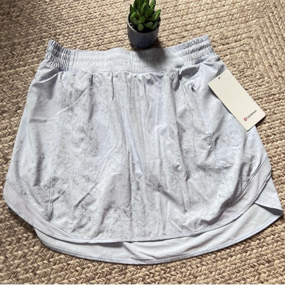 Lululemon 10 Hotty Hot High-Rise Shorts Under Skirt *Long
NEW NWT RARE!